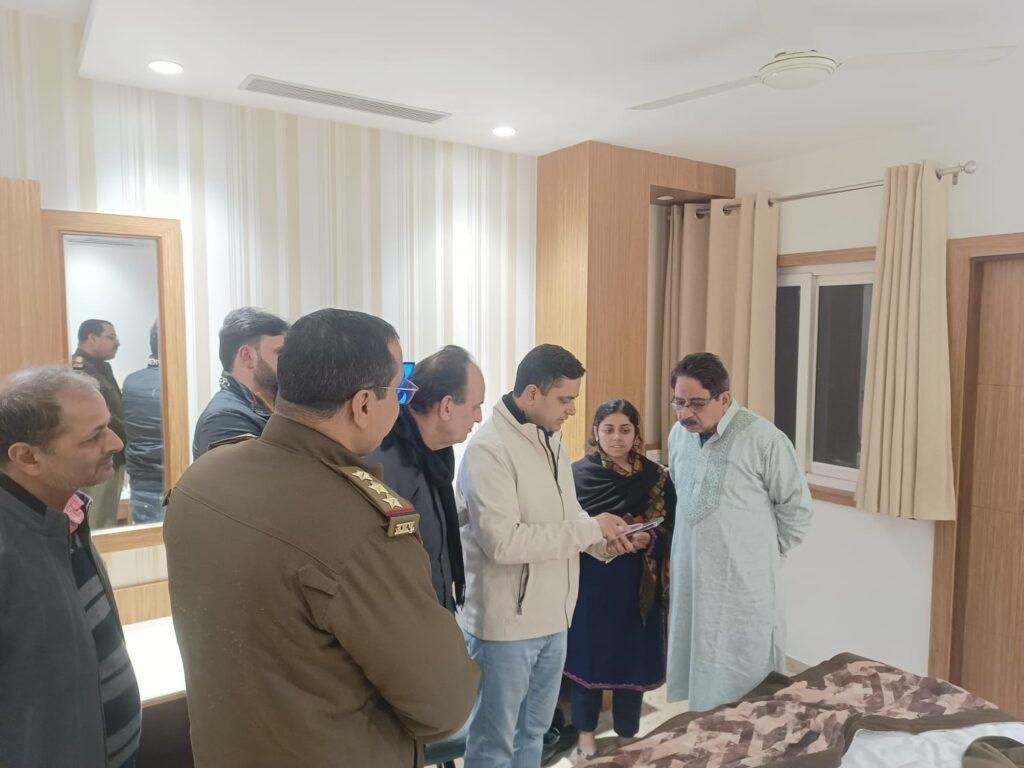 थाना बारादरी बरेली पुलिस द्वारा डाक्टर को 07 घण्टे डिजिटल अरेस्ट किये जाने की सूचना पर तत्काल एवं सटीक कार्यवाही कर साईबर अपराधियों से 50 लाख रूपये की धनराशि बचाई
