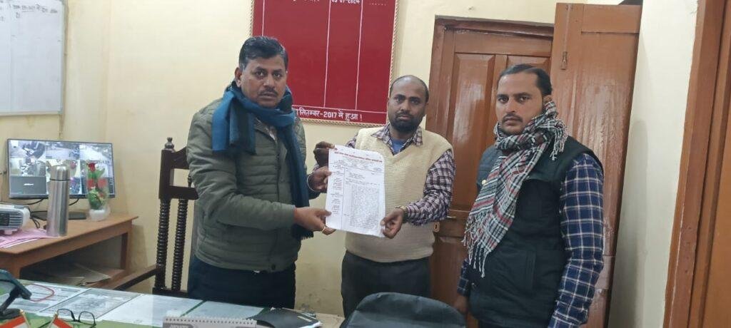 संविदा कर्मचारी संघ ने अधिशासी अभियंता को मांग पत्र सौंपा