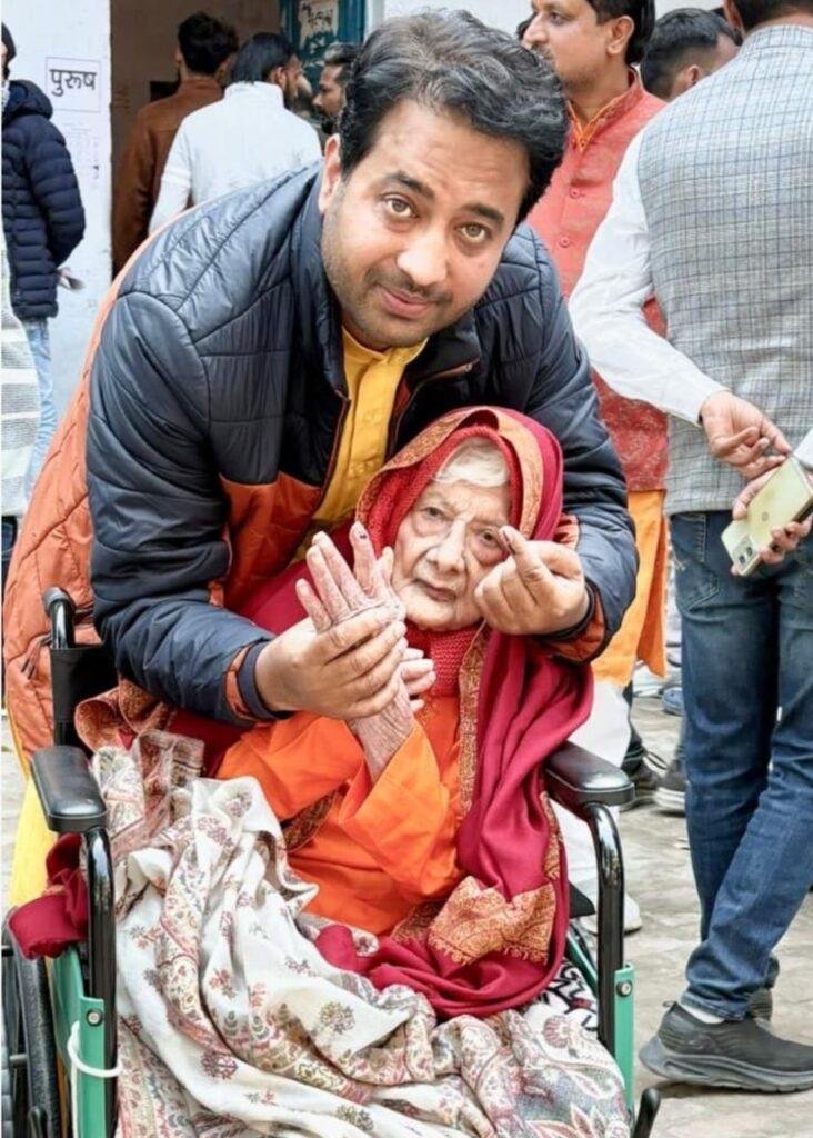 उत्तराखंड: 113 वर्षीय माता जी ने किया मतदान, दिया मतदाता जागरूकता का संदेश