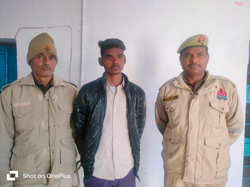 थाना कैण्ट पुलिस द्वारा ट्रैक्टर ट्राली चोरी की घटना का सफल अनावरण करते हुए एक अभियुक्त को चोरी की ट्रैक्टर-ट्राली व 320 सीमेन्ट के कट्टे सहित किया गया गिरफ्तार