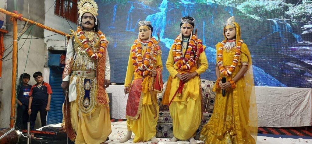 राम के विरह में दशरथ ने छोड़े प्राण, भरत ने सिंहासन पर रखी खड़ाऊं