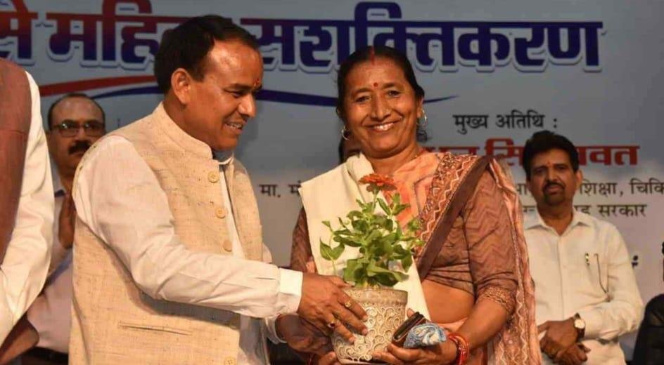 उत्तराखंड: अपने दम पर बनी आत्म निर्भर,सीएम योगी की बड़ी बहन शशि पयाल, चाय की दुकान से अब तक का सफ़र