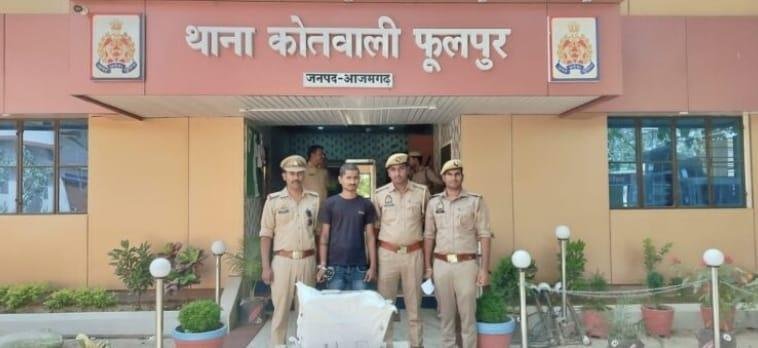 आजमगढ़:चोरी के इनवर्टर बैटरी के साथ शातिर चोर गिरफ्तार