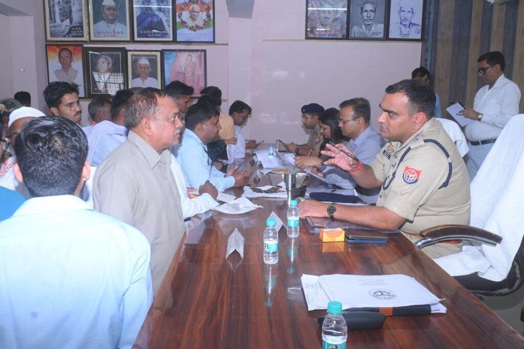 सम्पूर्ण समाधान दिवस पर जिलाधिकारी व पुलिस अधीक्षक ने सुनी समस्याएं