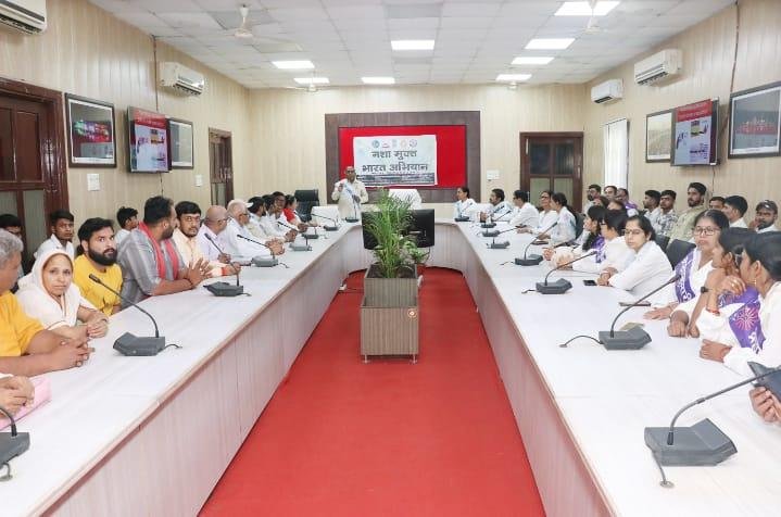 मथुरा जिला प्रशासन और ब्रह्माकुमारीज़ नें संयुक्त रूप से जिला मुख्यालय से किया नशा मुक्त भारत अभियान का शुभारम्भ