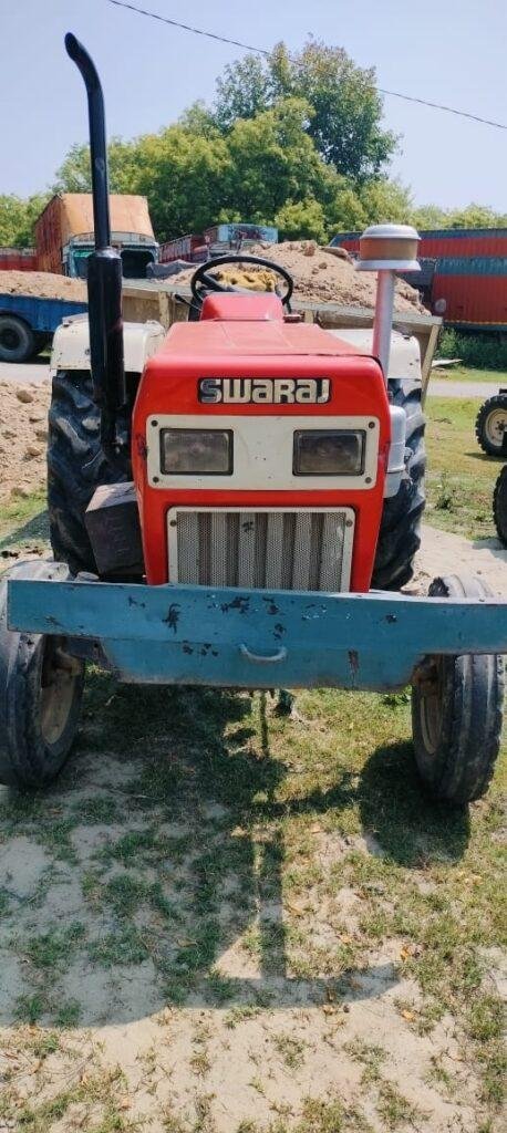 खान अधिकारी मनीष कुमार ने मुखबिर की सूचना पर अवैध खनन करते पांच ट्रेक्टर- ट्राफियां पकड़ीं