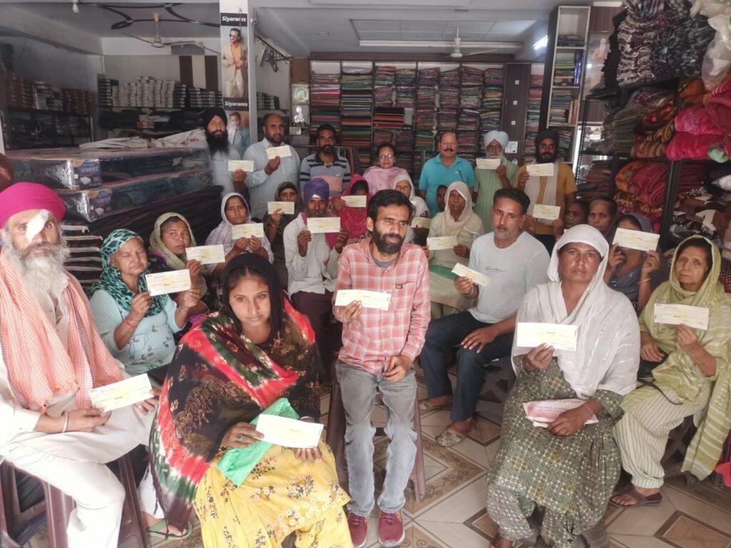 ਸਰਬੱਤ ਦਾ ਭਲਾ ਟਰੱਸਟ ਵੱਲੋਂ 32 ਲੋੜਵੰਦ ਪਰਿਵਾਰਾਂ ਨੂੰ ਦਿਤੇ ਆਰਥਿਕ ਸਹਾਇਤਾ ਦੇ ਮਹੀਨਾਵਾਰ ਚੈੱਕ