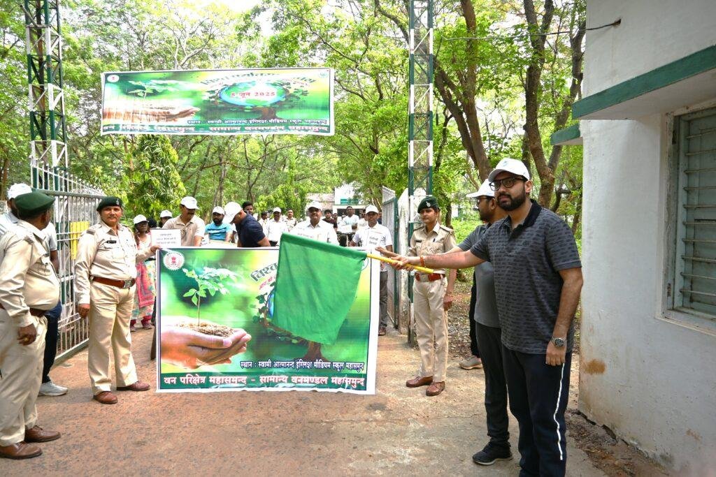 पर्यावरण दिवस पर साइकिल रैली से कलेक्टर एवं डीएफओ ने दिया पर्यावरण बचाने का संदेश