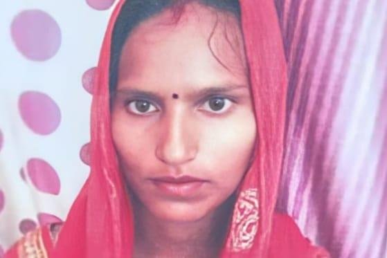 पति से झगड़े के बाद डेढ़ साल के बेटे को लेकर ट्रेन के आगे कूदी महिला… दोनों की मौत