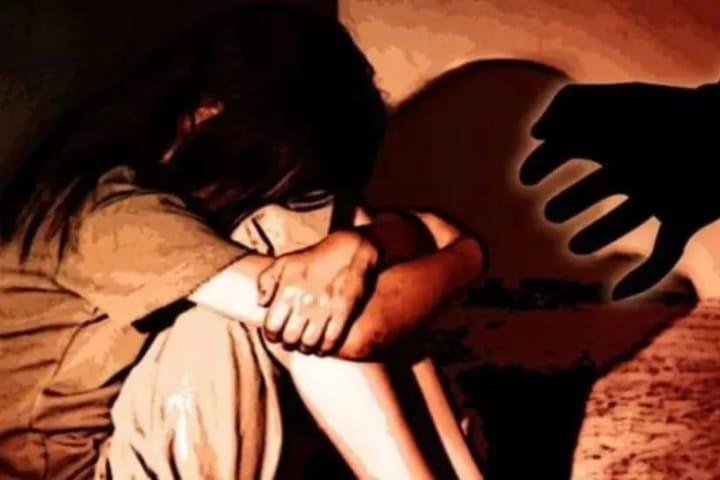 मुंह बोले चाचा ने 7 साल की मासूम से किया दुष्कर्म, फरार