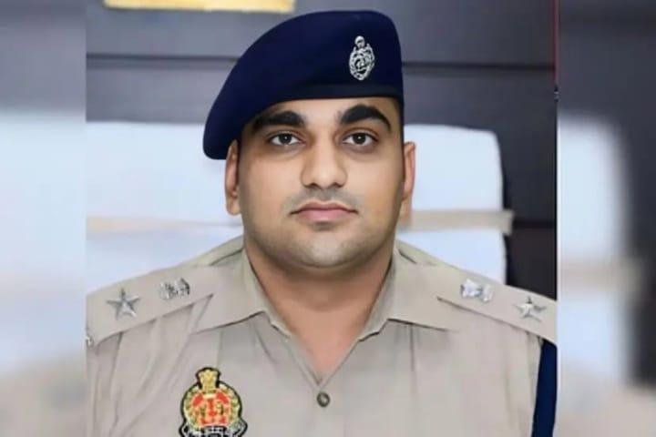 वरिष्ठ पुलिस अधीक्षक द्वारा भुता-सिरौली इंस्पेक्टर सस्पेंड, सुभाषनगर और फतेहगंज पश्चिमी लाइन हाजिर तथा 12 अन्य थानों के बदले थाना प्रभारी
