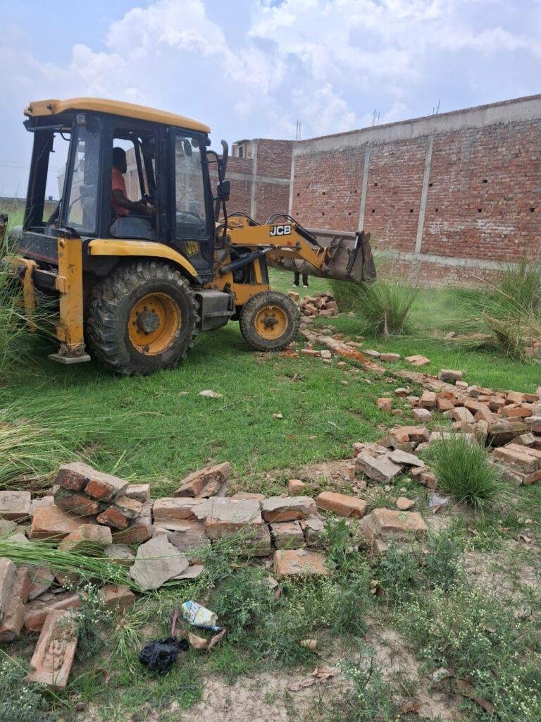 रायबरेली विकास प्राधिकरण द्वारा अवैध निर्माण के विरुद्ध की गयी ध्वस्तीकरण की कार्यवाही