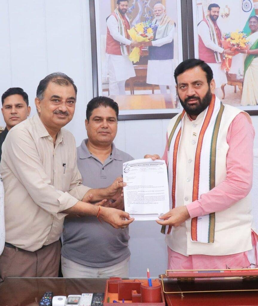 मुख्यमंत्री से मिला एम डब्ल्यू बी का डेलिगेशन: नायब सैनी ने कहा जल्द मिलेगी कैश लेस हेल्थ सुविधा