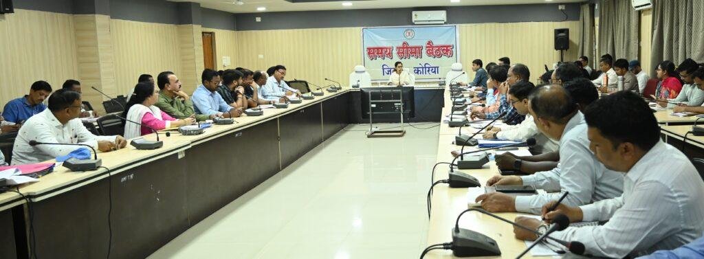 समय-सीमा बैठक में कलेक्टर चन्दन त्रिपाठी के सख्त निर्देश