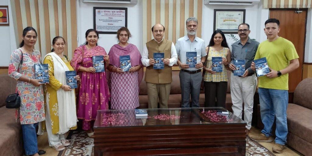 पाठ्य पुस्तक द्वारा छात्रों की उद्यमशीलता कौशल को मिलेगा बढ़ावा: प्रो. सोमनाथ सचदेवा