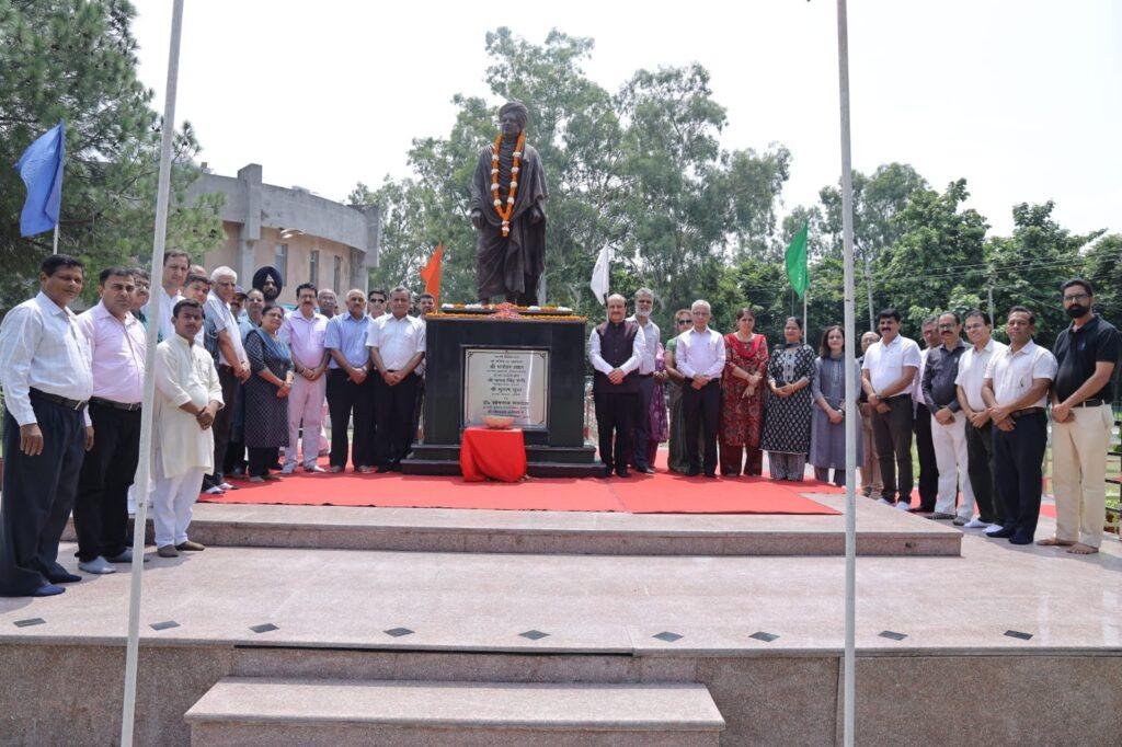 स्वामी विवेकानंद के विचारों सेे पूरी दुनिया को दिशा मिलीः प्रो. सोमनाथ सचदेवा