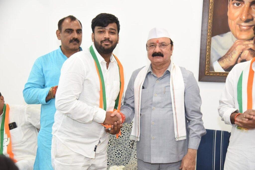 अमेठी सांसद किशोरी लाल शर्मा शपथ ग्रहण के दौरान छ हुई
