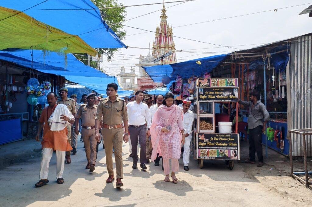 डीएम-एसपी द्वारा सावन माह के दृष्टिगत मंदिरों का किया गया निरीक्षण
