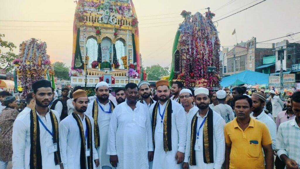 पुलिस की निगरानी में निकला फतेहगंज पश्चिमी में मोहर्रम जुलूस , रही भारी भीड़भाड़