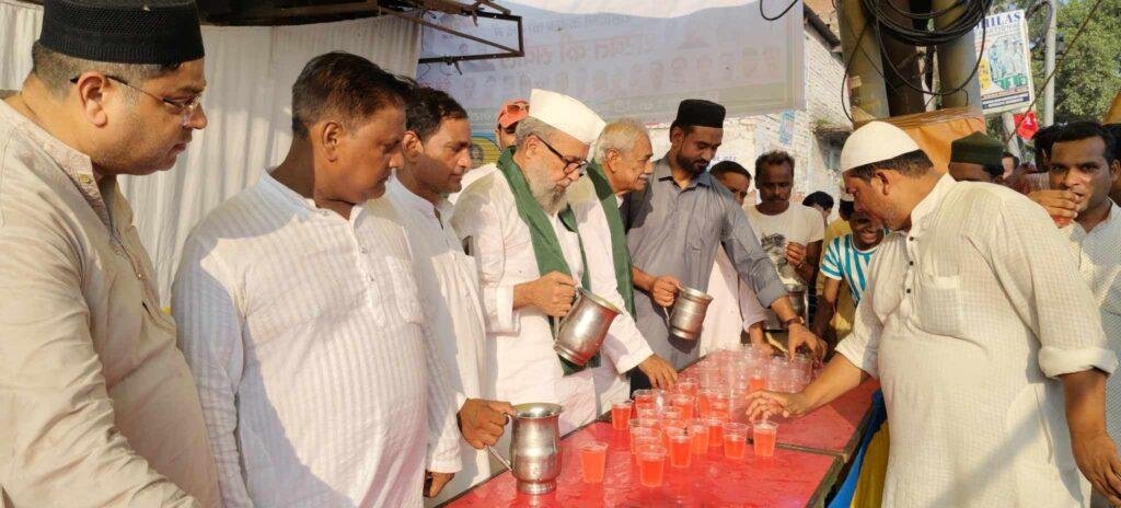 मोहर्रम के मौके पर सोहार्द की सबील से बांटा गया शर्बत