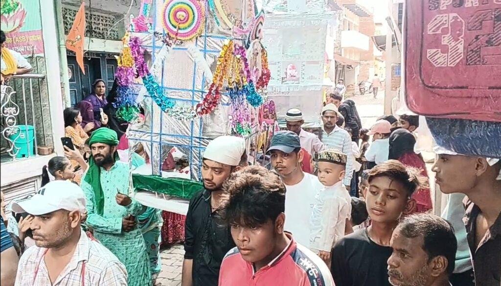 मातमी जुलूस के साथ दफन हुआ ताजिया