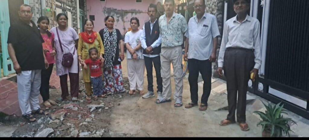 देहरादून: लक्ष्य एनक्लेव निवासी उत्तराखंड अर्बन सेक्टर डेवपलमेंट एजेंसी की धीमी गति से नाराज़