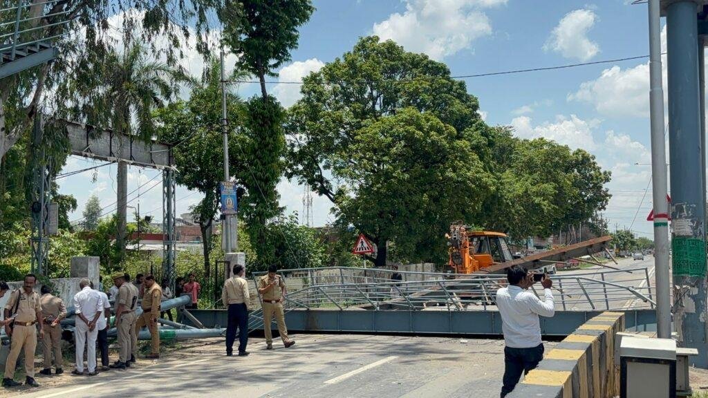 लखनऊ प्रयागराज मार्ग पर बड़ा हादसा टला