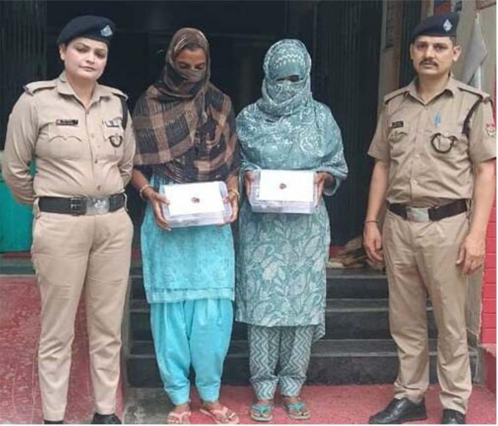 देहरादून: दून पुलिस की गिरफ्त मे आई दो तस्कर महिला