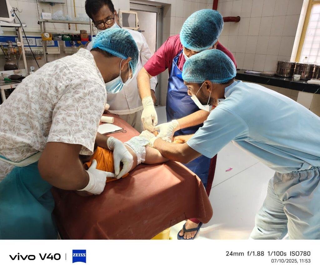 जिला चिकित्सालय रायबरेली के हड्डियों रोग विभाग के डाक्टर पीके पाल ने पेश किया मानवता का मिशाल बने जन्मजात लड़खड़ाते कदमो का सहारा