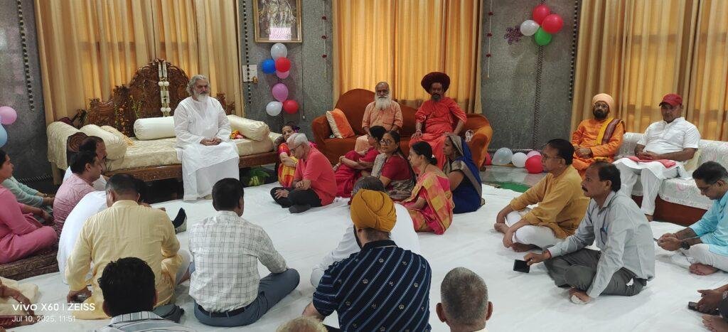 श्री अवधूत आश्रम में गुरु पूर्णिमा पर श्रद्धालुओं ने किया गुरु पूजन