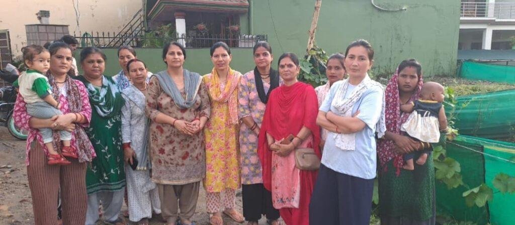 देहरादून: गायत्री विहार के लिए सीवरेज पानी सड़क बना सिर दर्द