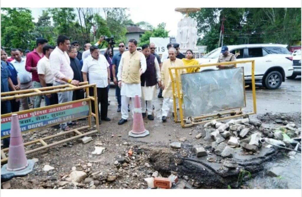 देहरादून में अतिवृष्टि से प्रभावित क्षेत्रों का जायजा लेने पहुंचे सीएम धामी