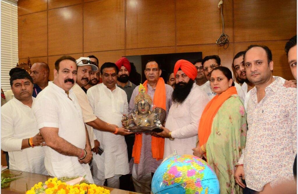 भाजपा प्रदेश अध्यक्ष मोहन लाल बड़ौली ने संगमेश्वर महादेव मंदिर में टेका माथा