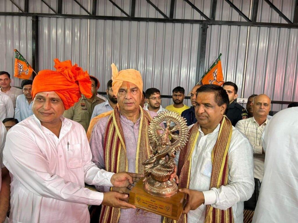 बीजेपी प्रदेशाध्यक्ष मोहन लाल बडोली का हुआ डीडी शर्मा के प्रतिष्ठान पर जोरदार स्वागत