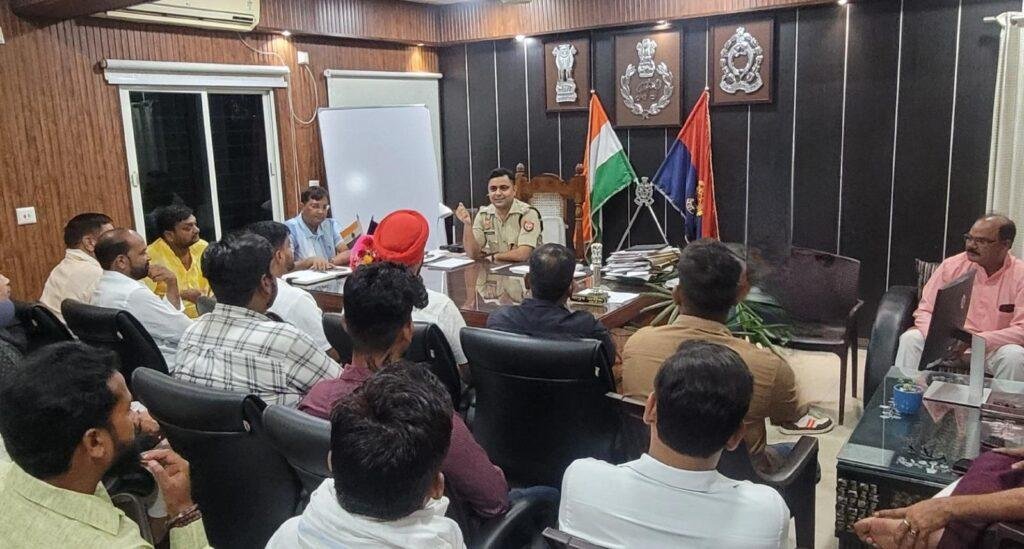 मानुष पारीक, पुलिस अधीक्षक नगर द्वारा श्रावण मास/कांवड़ यात्रा के दृष्टिगत हिन्दू संगठनों के साथ मीटिंग कर सहयोग और कार्य योजना की गई तैयार