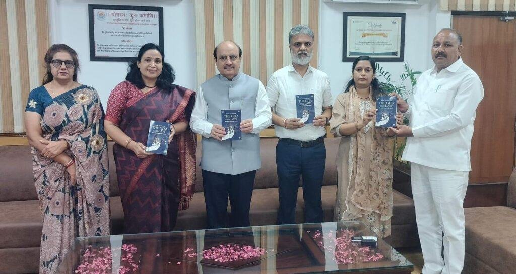 भारतीय ज्ञान प्रणाली को विधिक शिक्षा में स्थान देने का प्रयास है यह पुस्तकः प्रो. सोमनाथ सचदेवा