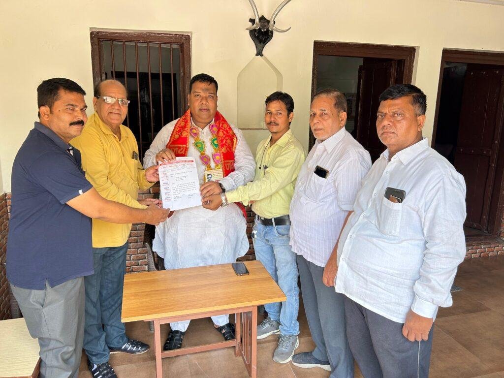 दीनदयाल उपाध्याय स्मृति विचार मंच उ. प्र. का प्रदेश संरक्षक कुं. प्रशांत पटेल को बनाया गया / बधाइयों के बीच प्रमाणपत्र भेंट किया गया