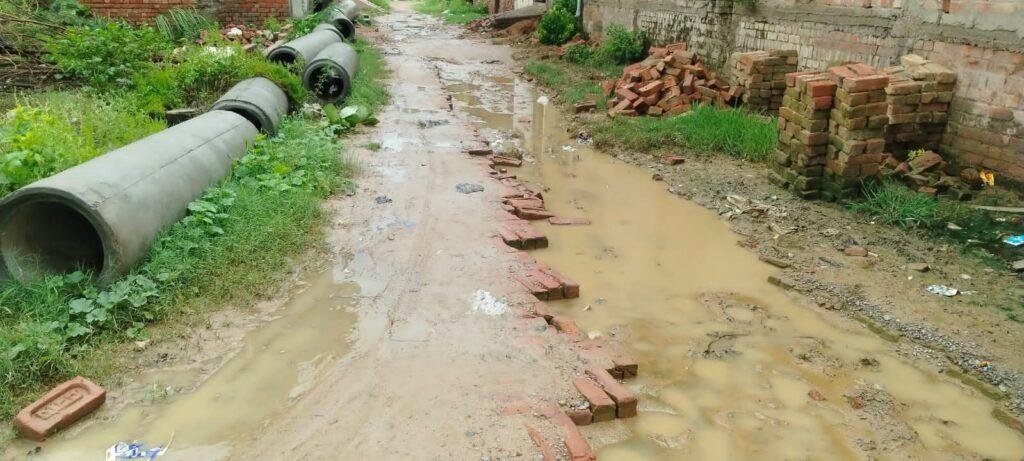 वार्ड 22 के निवासी परेशान सभासद नहीं सुनते