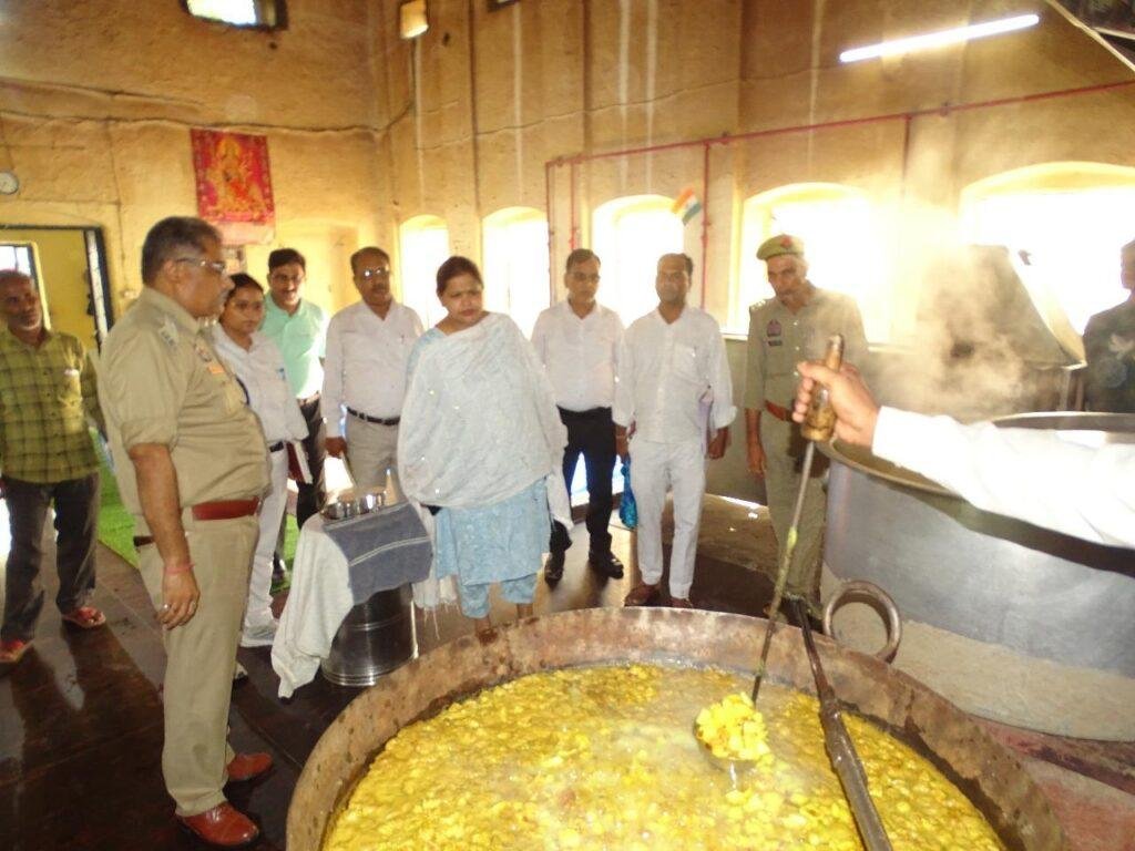 एडीजे ने किया जिला कारागार का निरीक्षण