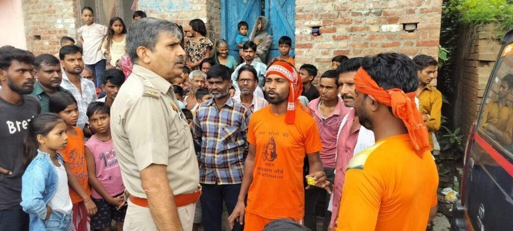 कावड़ियों के दो जत्थे फतेहगंज पश्चिमी में भिड़ गए एक घायल इलाज के लिए भेजा अस्पताल