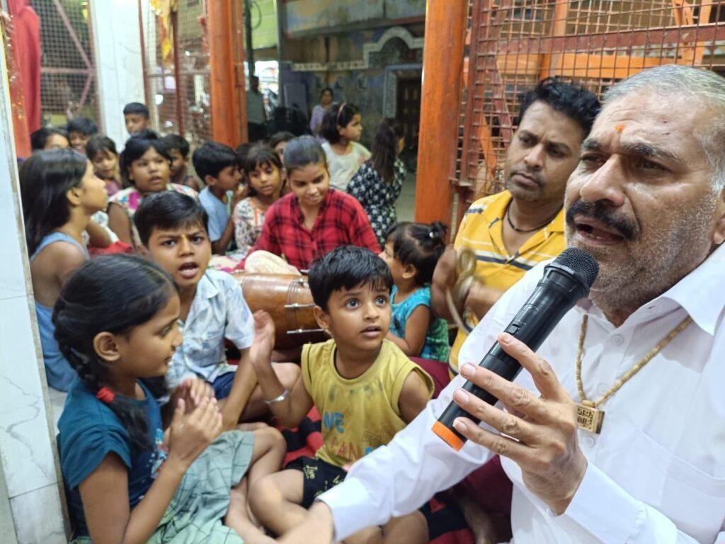 हनुमान चालीसा भोले बाबा के भजन के साथ सम्पन्न