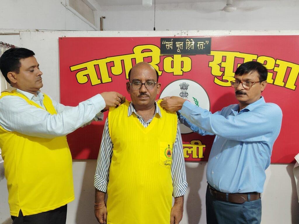 उप नियंत्रक महोदय एवं डिप्टी चीफ़ वाॅर्डन महोदय द्वारा पंडित संजय शर्मा को पोस्ट वार्डन के पद पर किया गया नियक्त