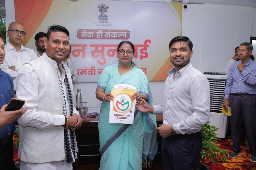 अखिल नाथ ने दिल्ली की मुख्यमंत्री रेखा गुप्ता को 25वें ‘उन्नत भारत सेवाश्री पुरस्कार 2025’ के लिए दिया आमंत्रण