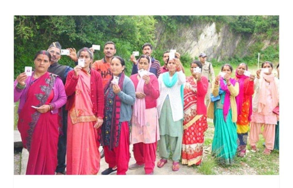 उत्तराखंड पंचायत चुनाव में जमकर पड़े वोट