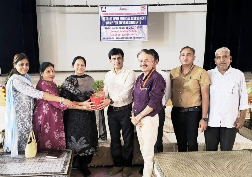 दिव्यांग बच्चों के स्वास्थ्य जांच विभागीय कार्य होने के साथ है सेवा का काम : डा. धीरज कौशिक