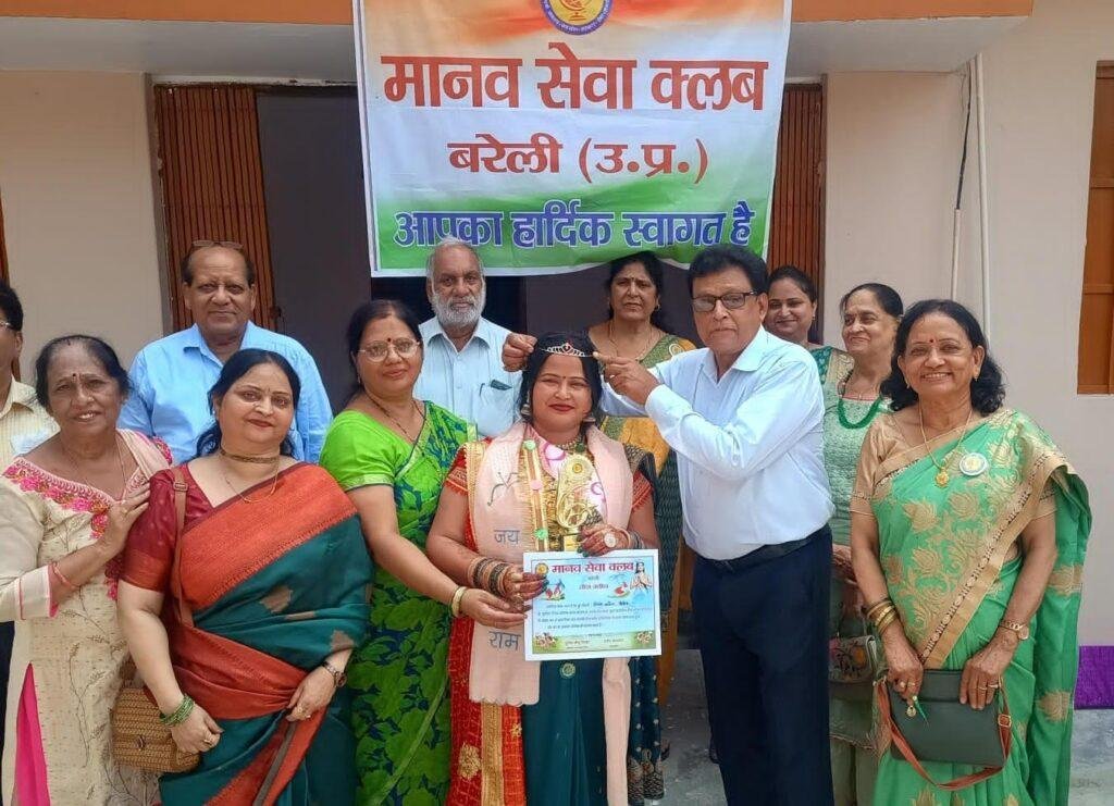 प्रियंका के सिर सजा तीज क्वीन का ताजमेहंदी में कोमल प्रथम और राखी में अनमोल प्रथम रहे