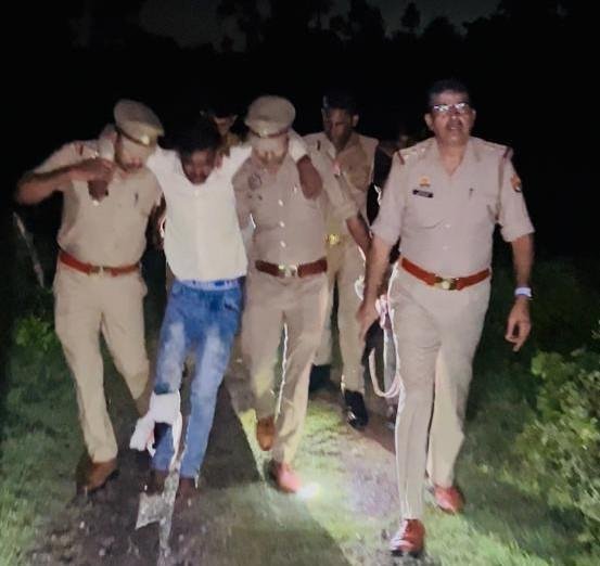 थाना फतेहगंज पश्चिमी पुलिस द्वारा मुठभेड़ के दौरान दो लुटेरे गिरफ्तार