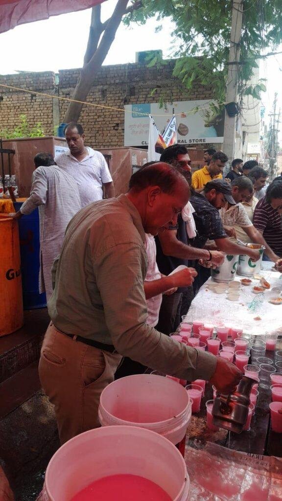सीईटी परीक्षा 2025 के परीक्षार्थियों के लिए बी आर कालोनी मार्किट में लगाया भंडारा