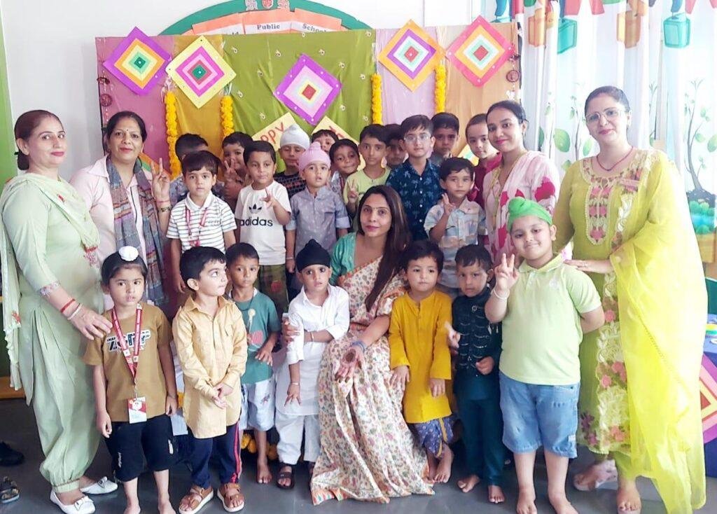 ग्रीनफील्ड पब्लिक स्कूल में पारंपरिक उल्लास से मनाया गया तीज उत्सव