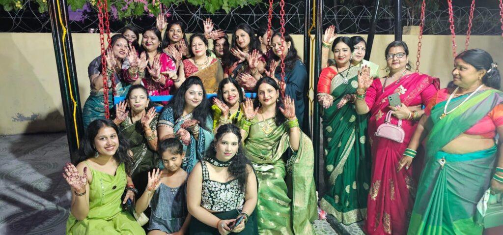 हरियाली तीज पर महिलाओं ने मेहंदी और झूला झूल कर मनाई तीज